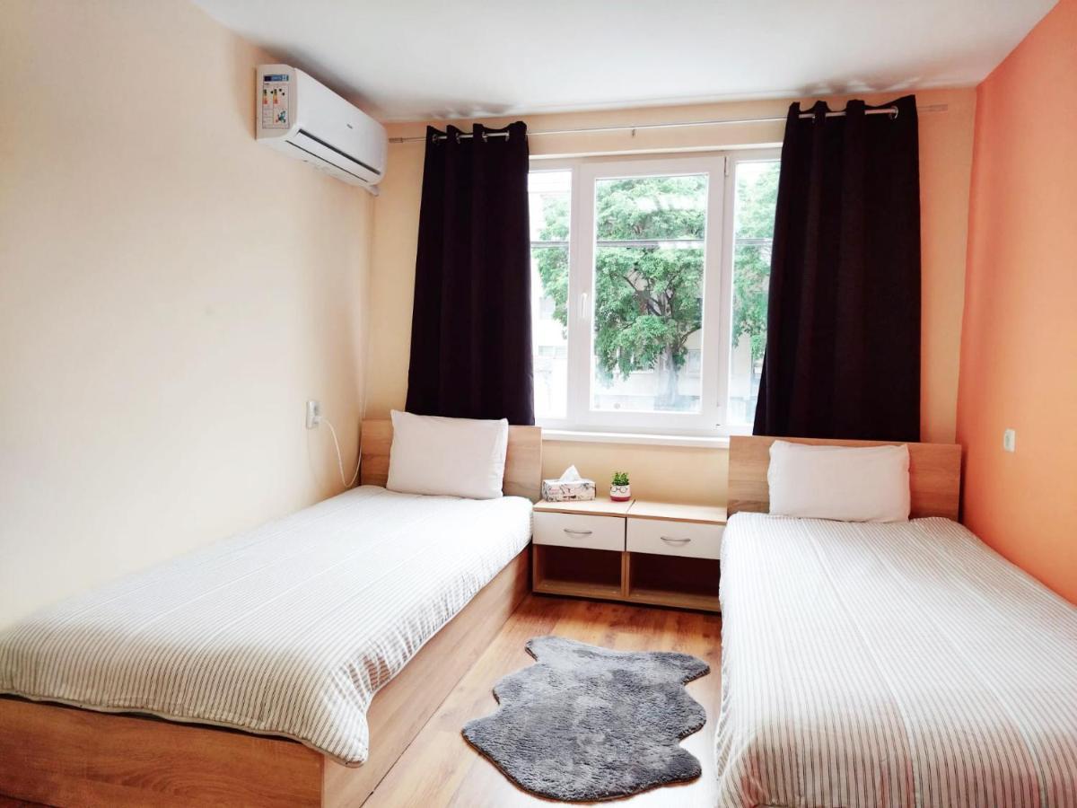 Roma Hostel Варна Екстериор снимка