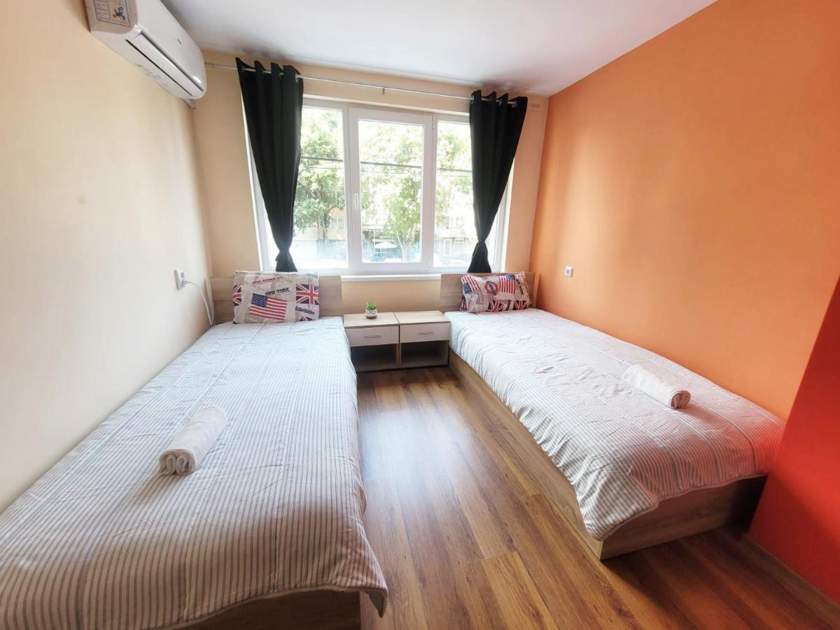 Roma Hostel Варна Екстериор снимка